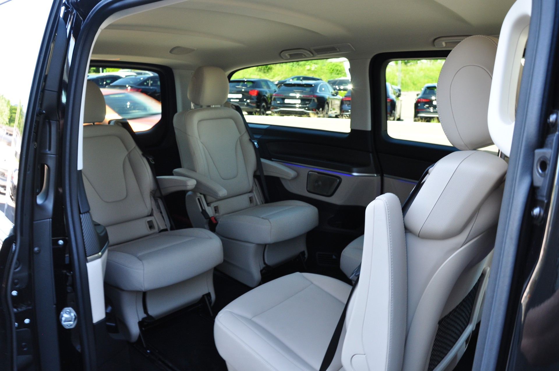 MERCEDES-BENZ V 300 d extralang 4Matic 9G-Tronic Swiss Edition AMG Line-image-14