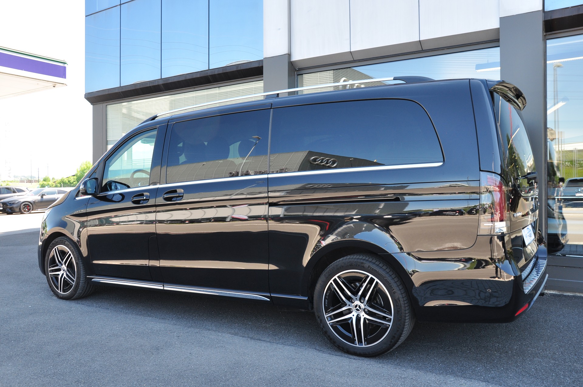 MERCEDES-BENZ V 300 d extralang 4Matic 9G-Tronic Swiss Edition AMG Line-image-4