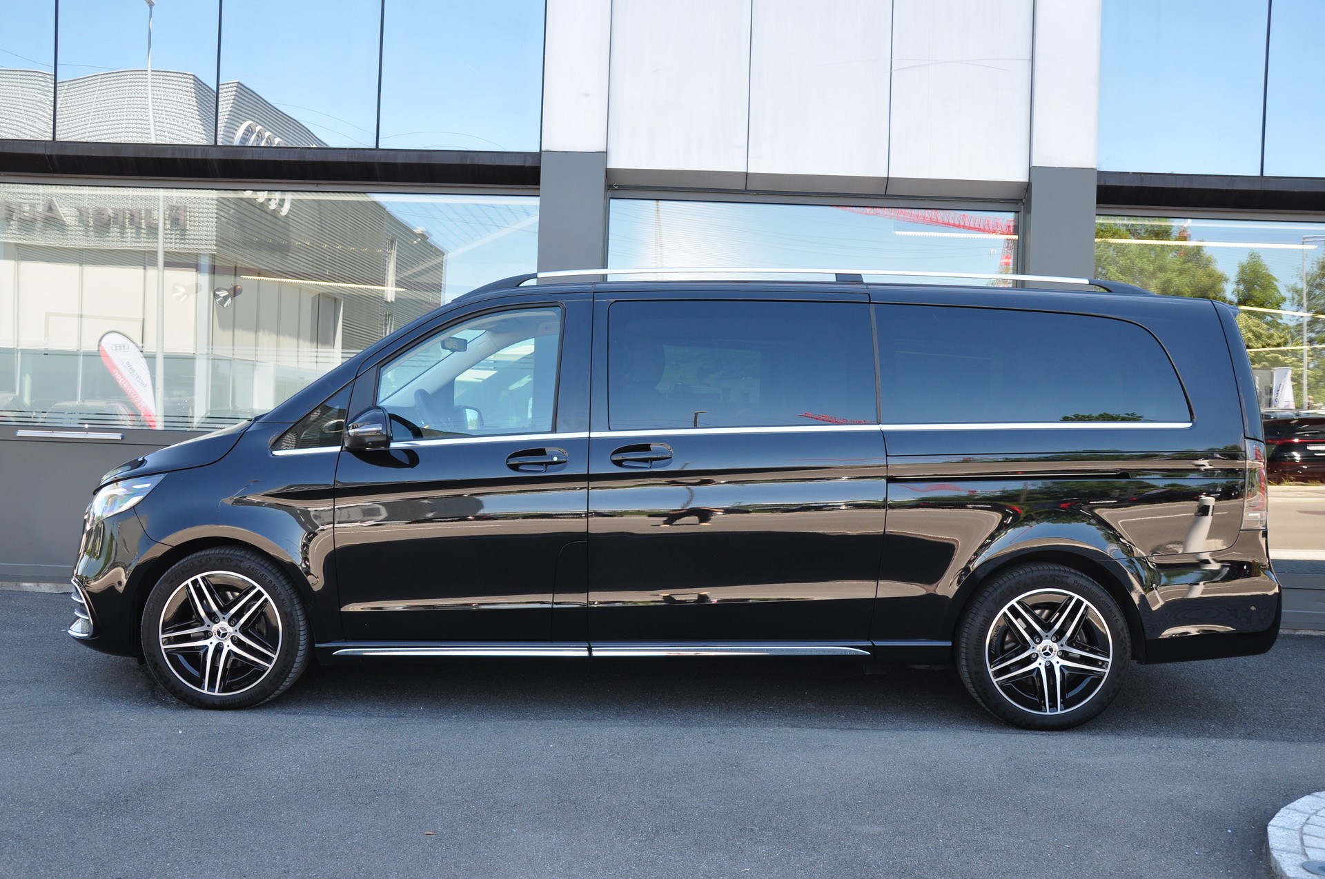 MERCEDES-BENZ V 300 d extralang 4Matic 9G-Tronic Swiss Edition AMG Line-showroom-element-3