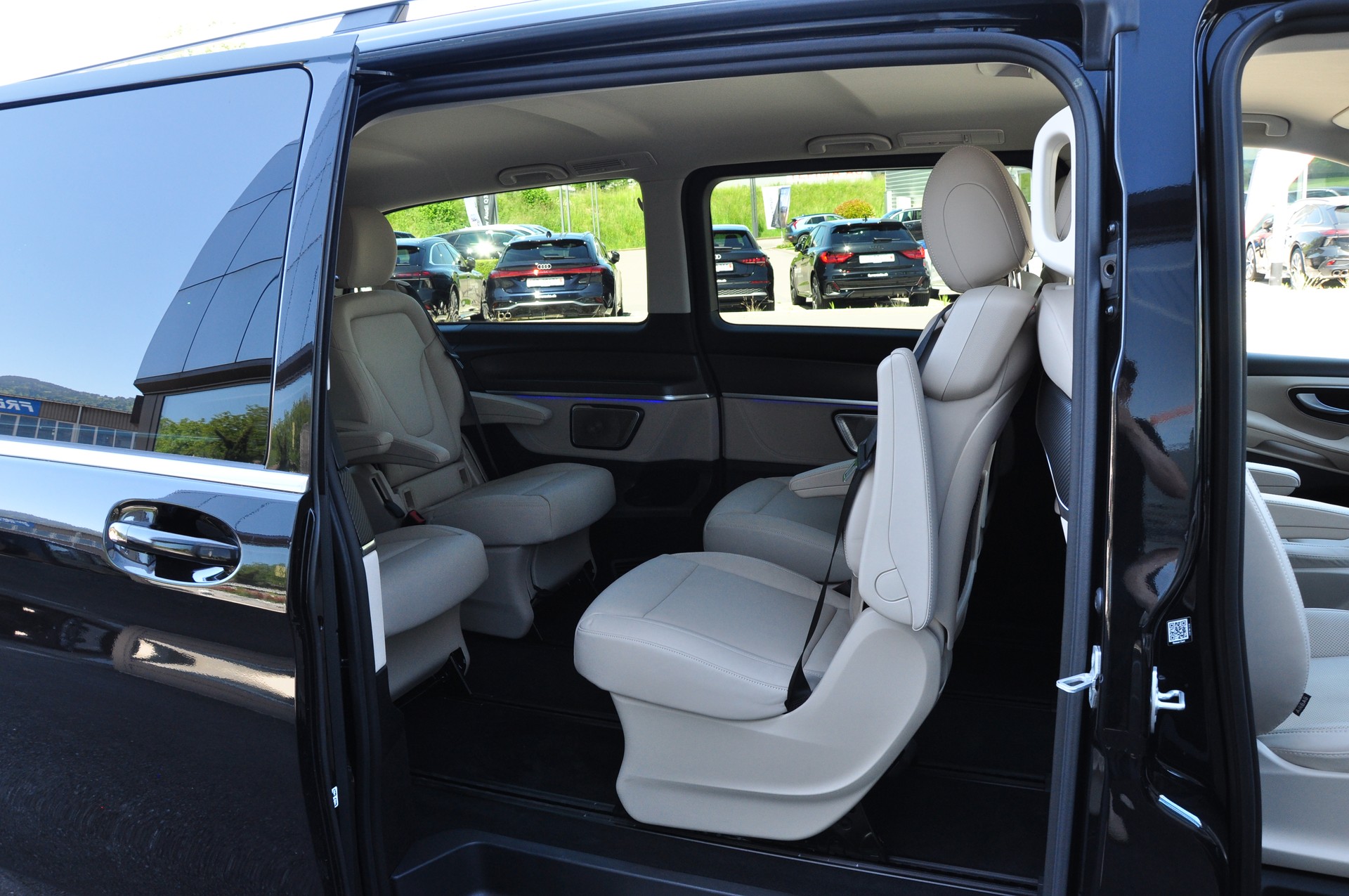 MERCEDES-BENZ V 300 d extralang 4Matic 9G-Tronic Swiss Edition AMG Line-image-15