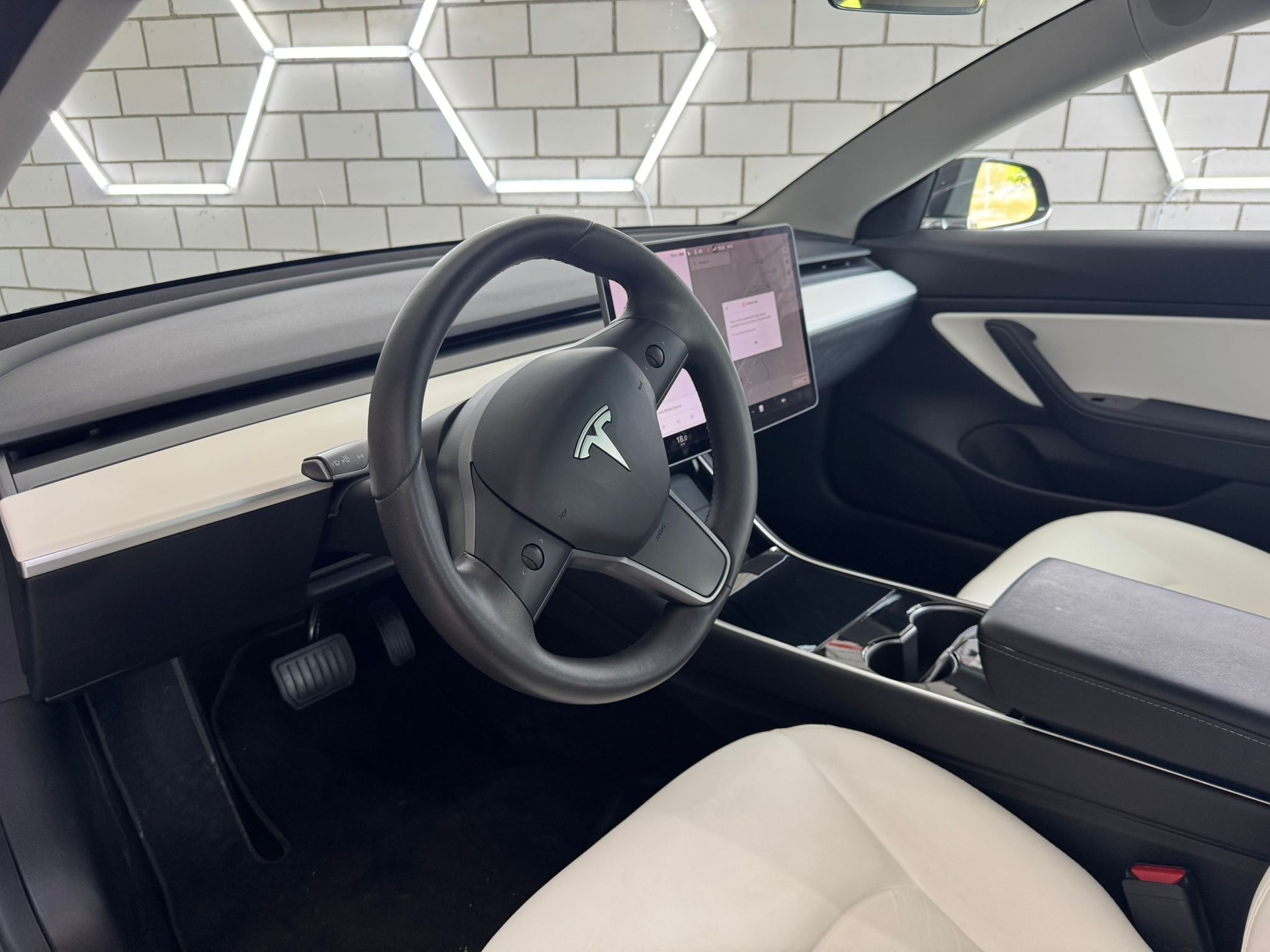 TESLA Model 3 Long Range Dual Motor AWD-image-4
