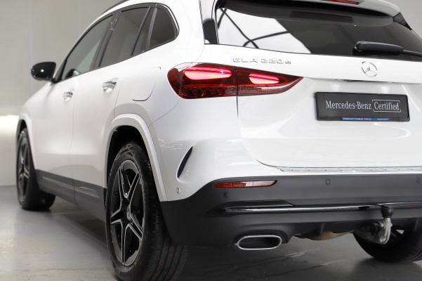 MERCEDES-BENZ GLA 220d 4Matic 8G-DCT-showroom-element-3
