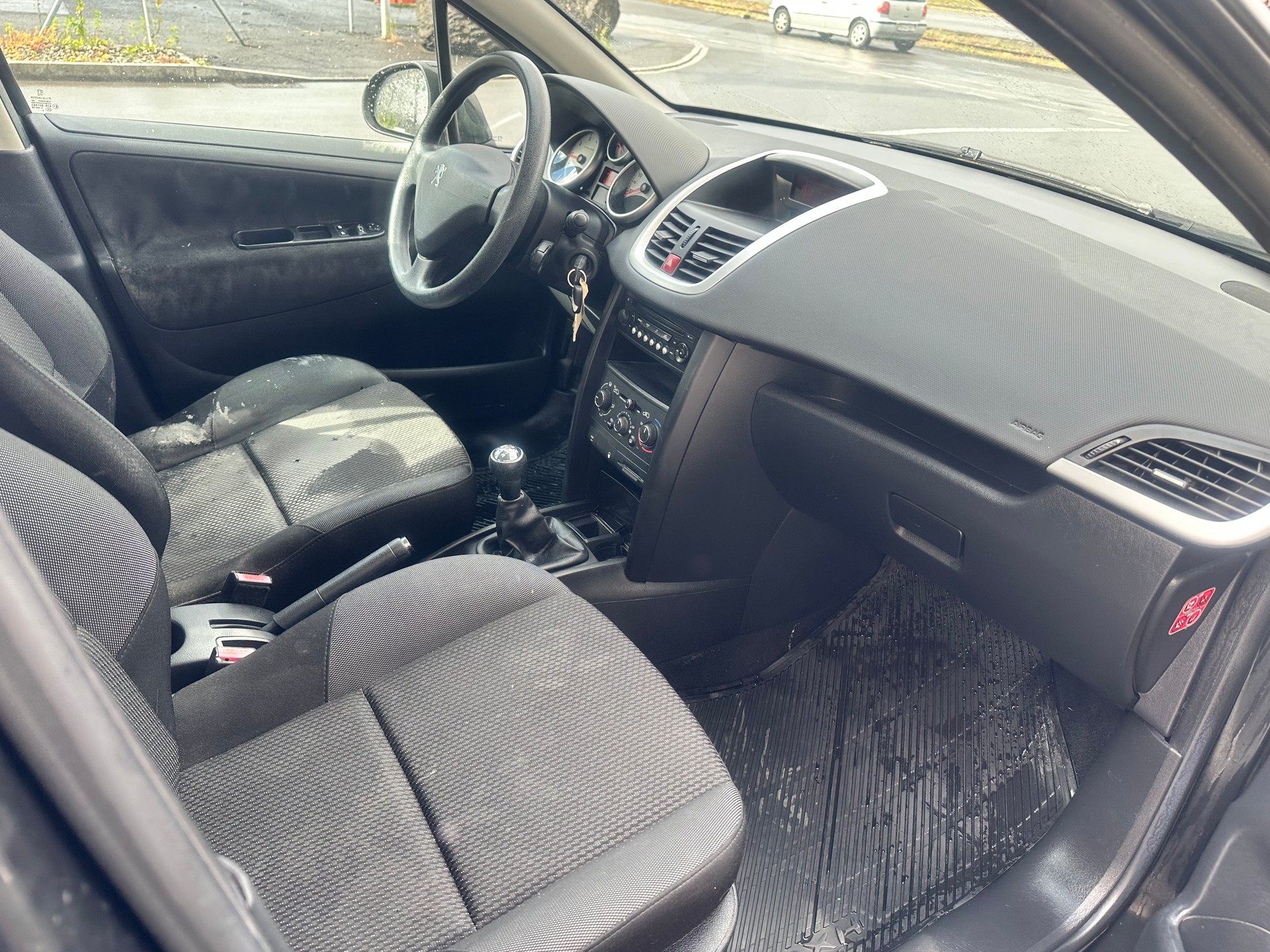PEUGEOT 207 1.4 16V Sport-image-14