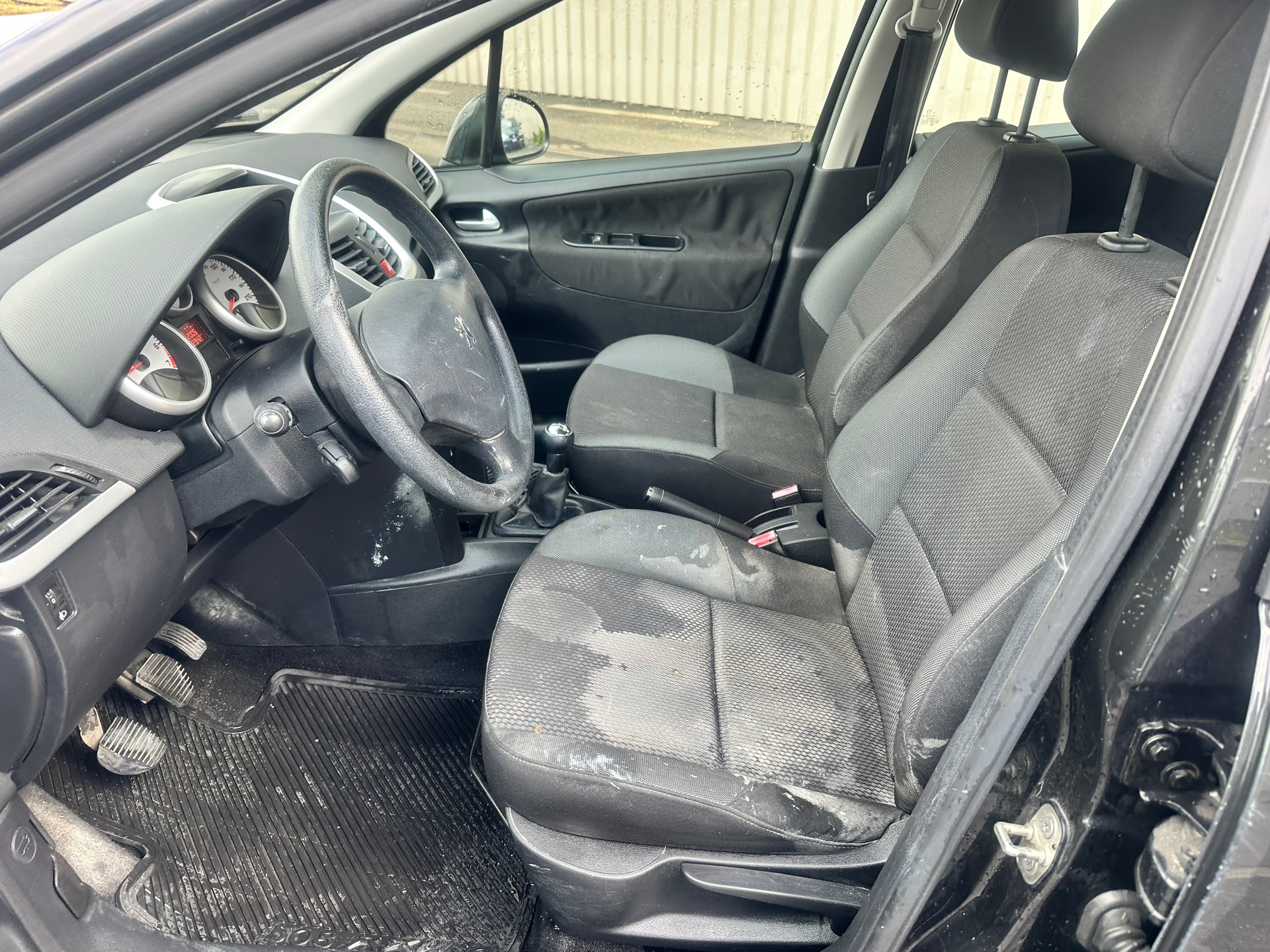 PEUGEOT 207 1.4 16V Sport-image-12