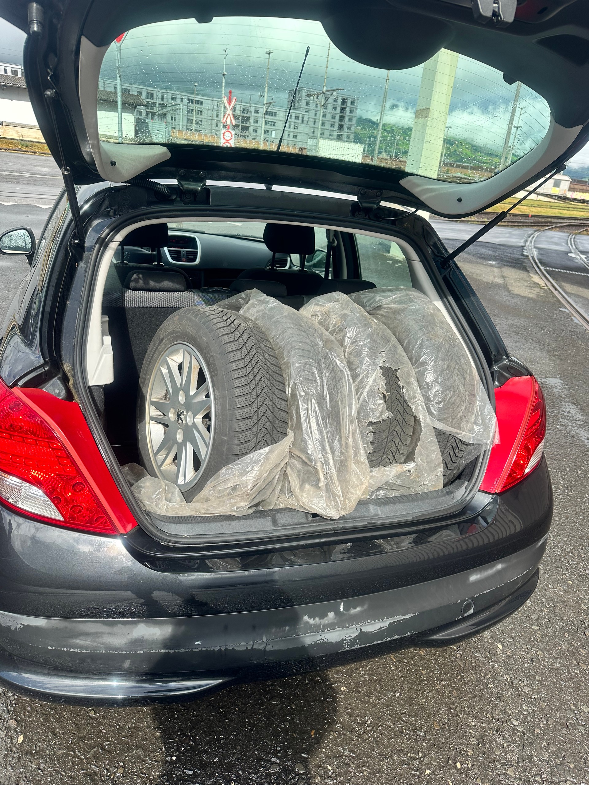 PEUGEOT 207 1.4 16V Sport-image-8