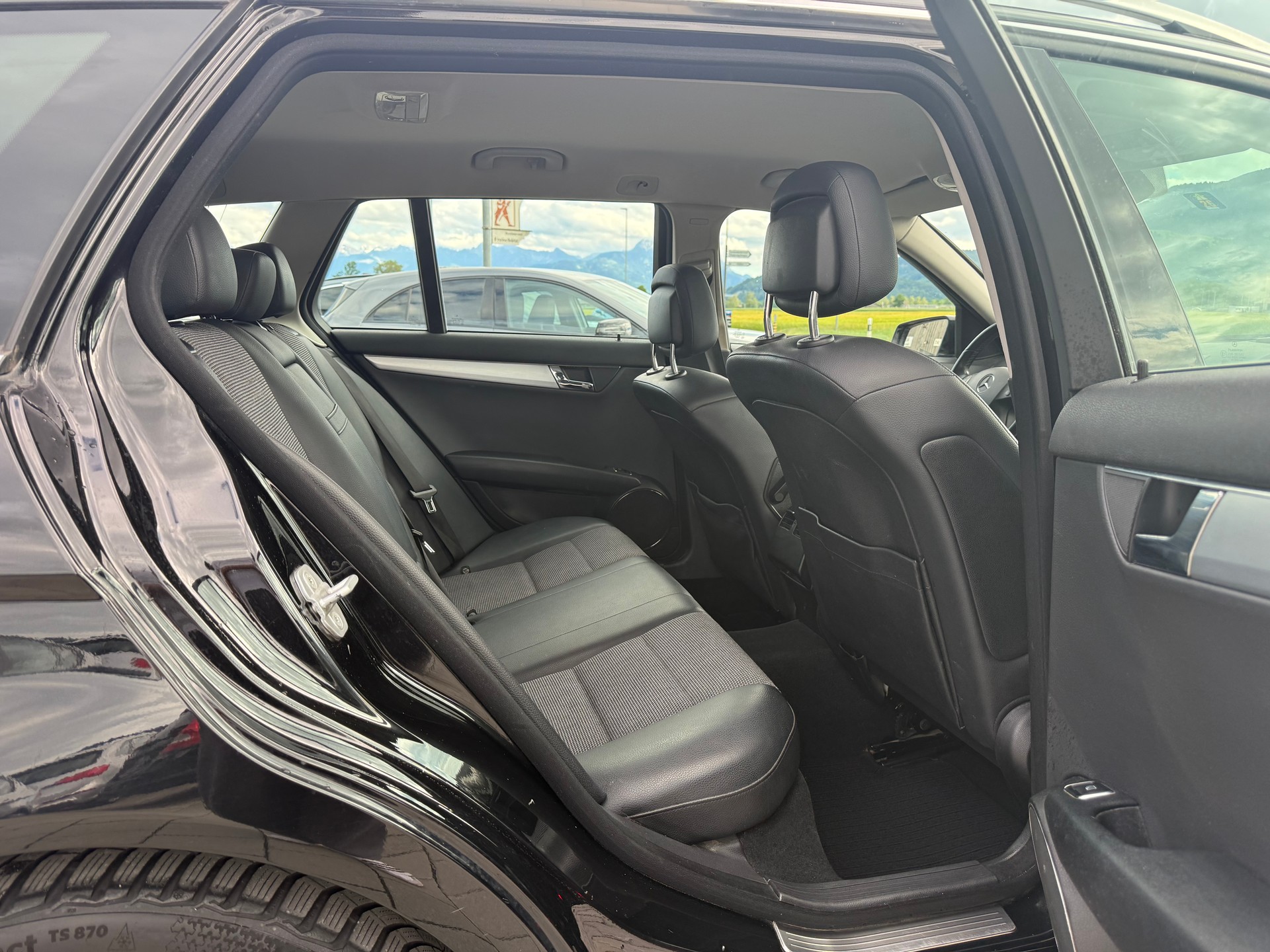 MERCEDES-BENZ C 220 CDI BlueEfficiency Avantgarde Automatic-image-14