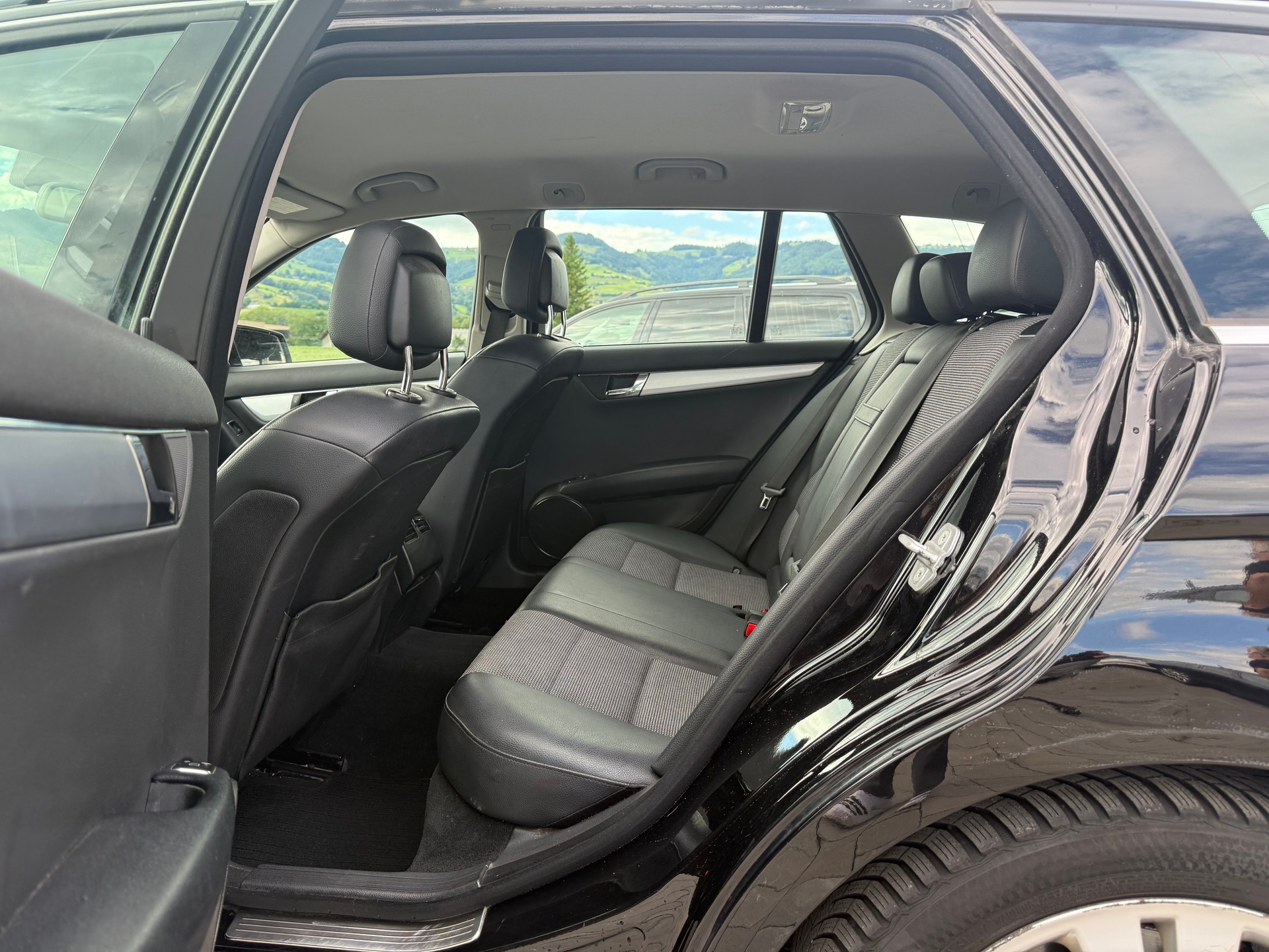 MERCEDES-BENZ C 220 CDI BlueEfficiency Avantgarde Automatic-image-13
