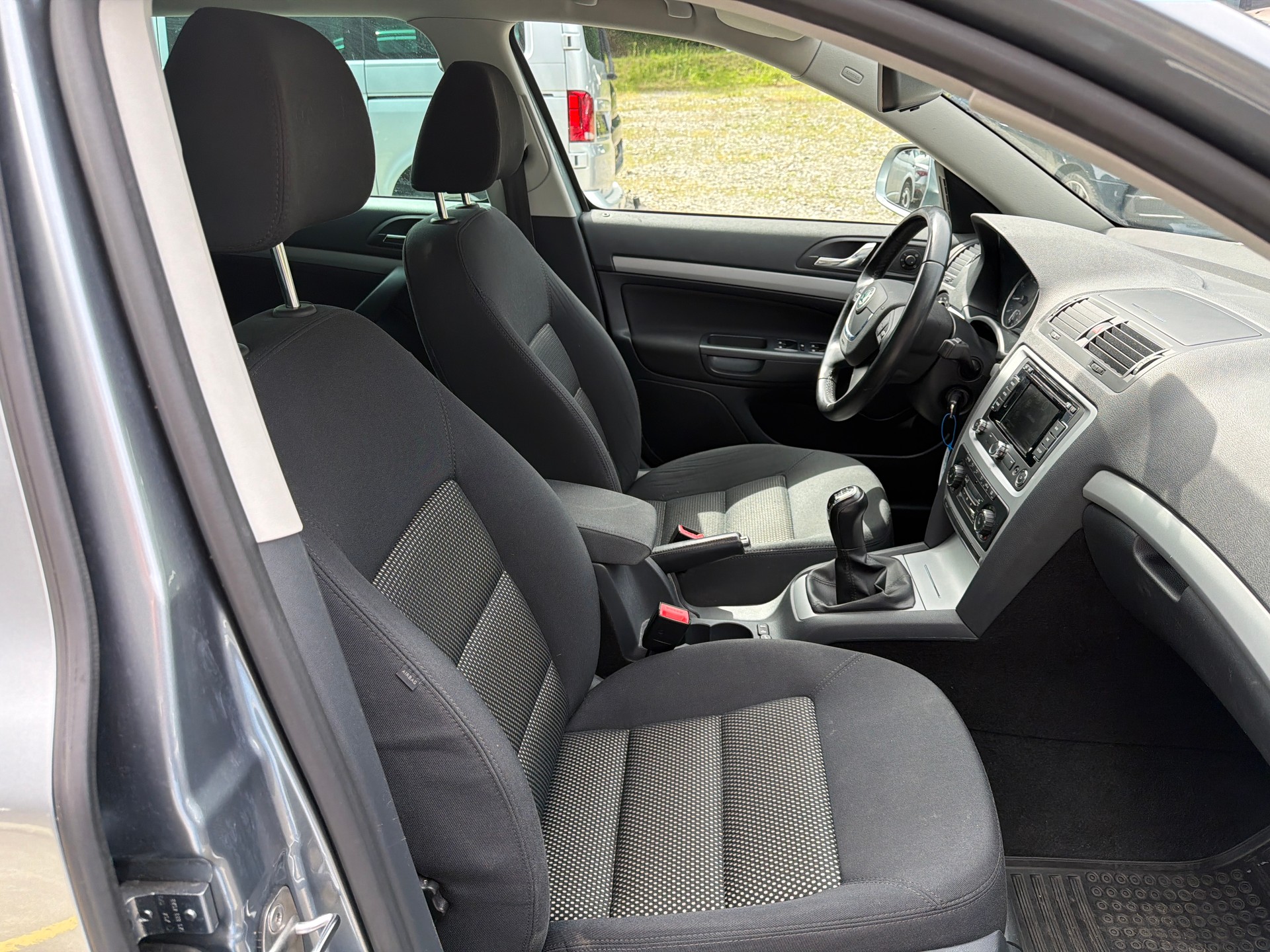 SKODA Octavia Combi 1.8 TSI Elegance 4x4-image-8