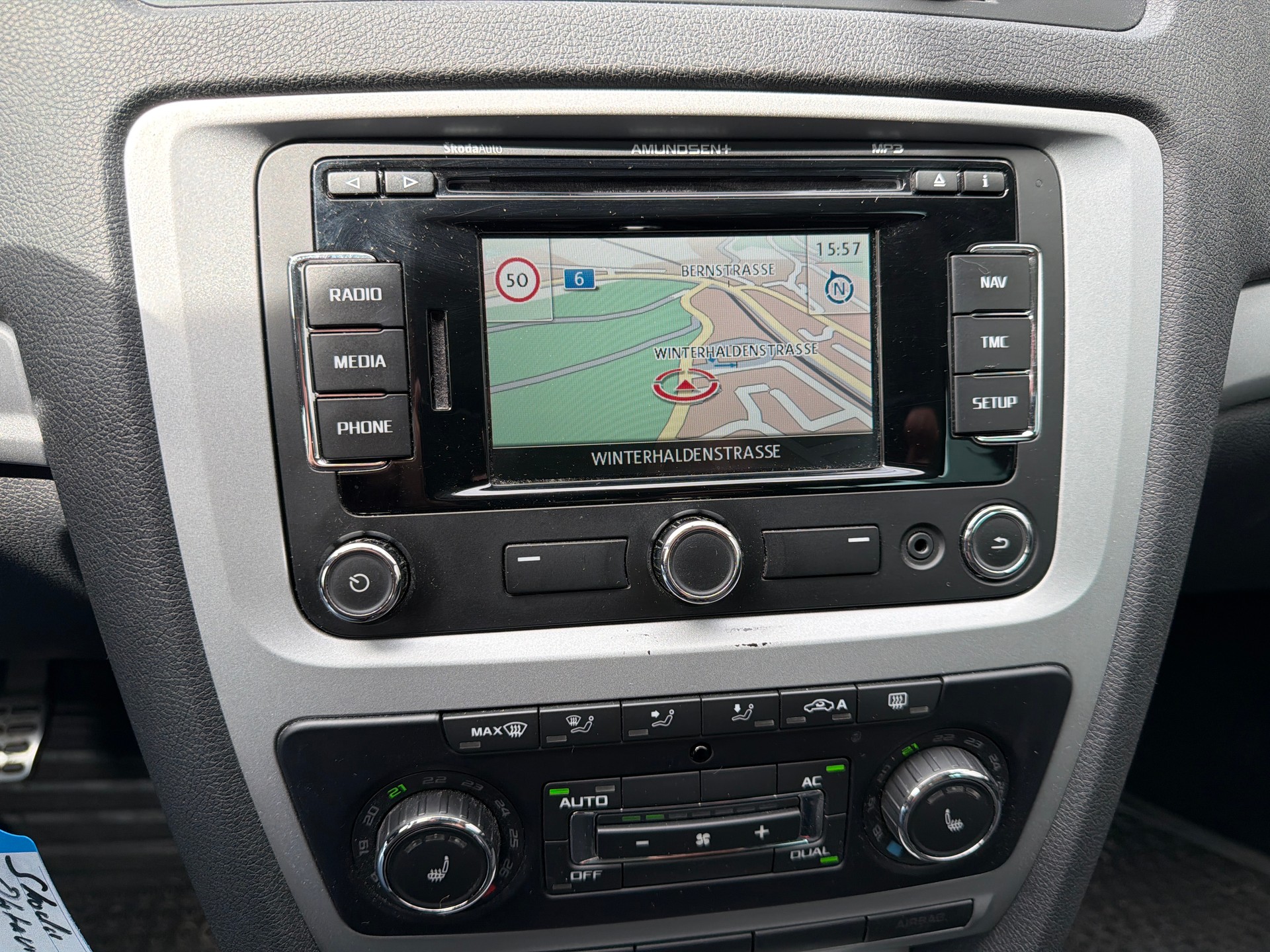 SKODA Octavia Combi 1.8 TSI Elegance 4x4-image-10