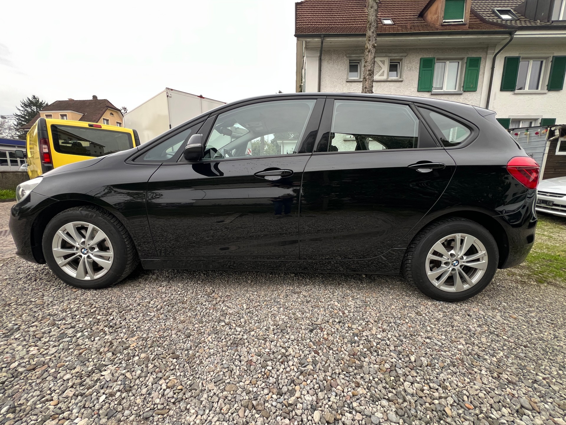 BMW 220d xDrive Active Tourer Sport Line Steptronic-image-6