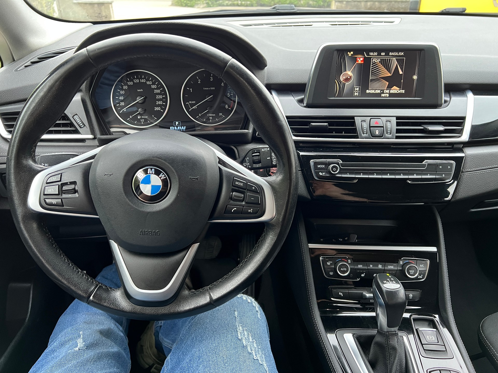 BMW 220d xDrive Active Tourer Sport Line Steptronic-image-13