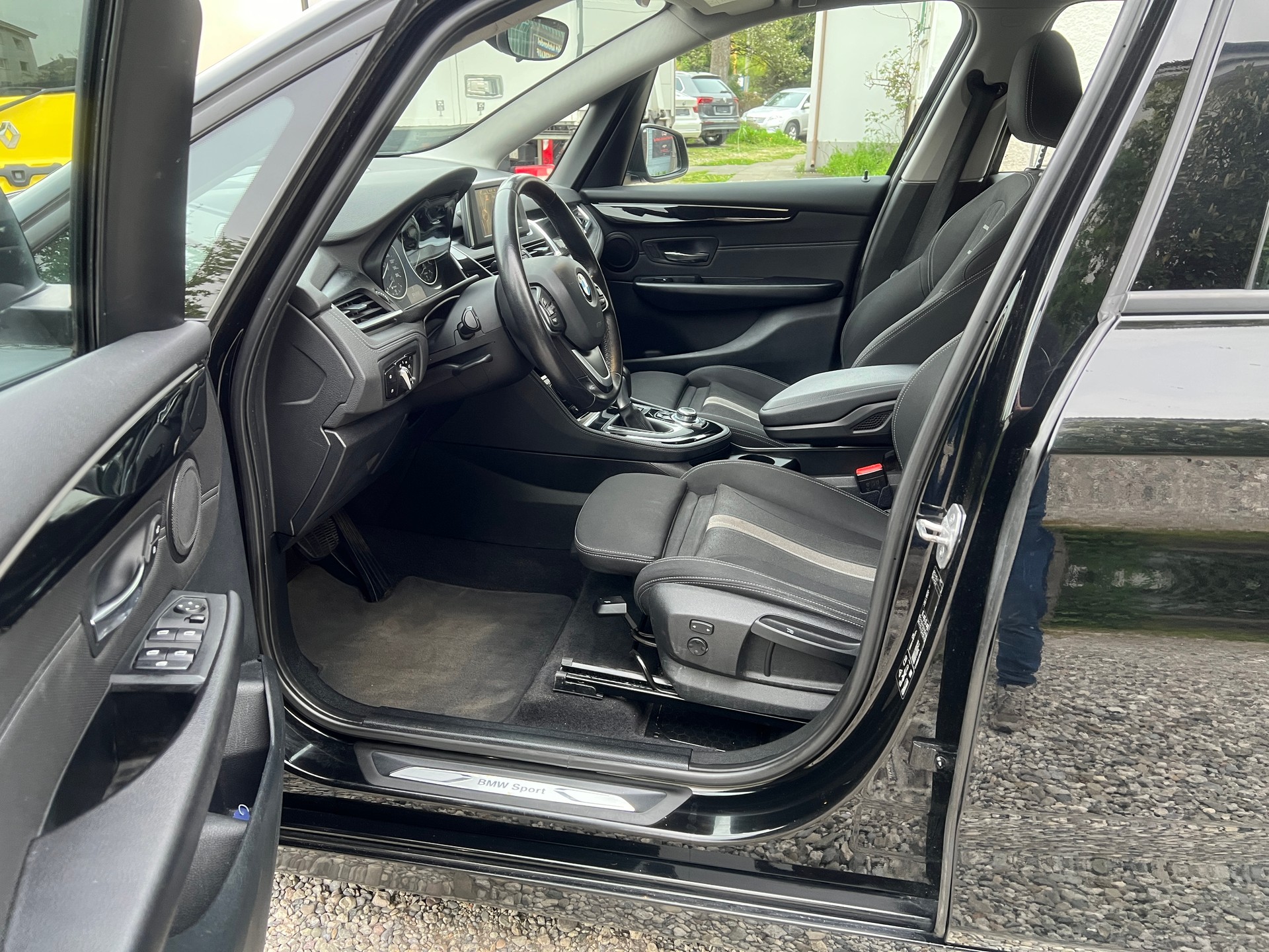 BMW 220d xDrive Active Tourer Sport Line Steptronic-image-8