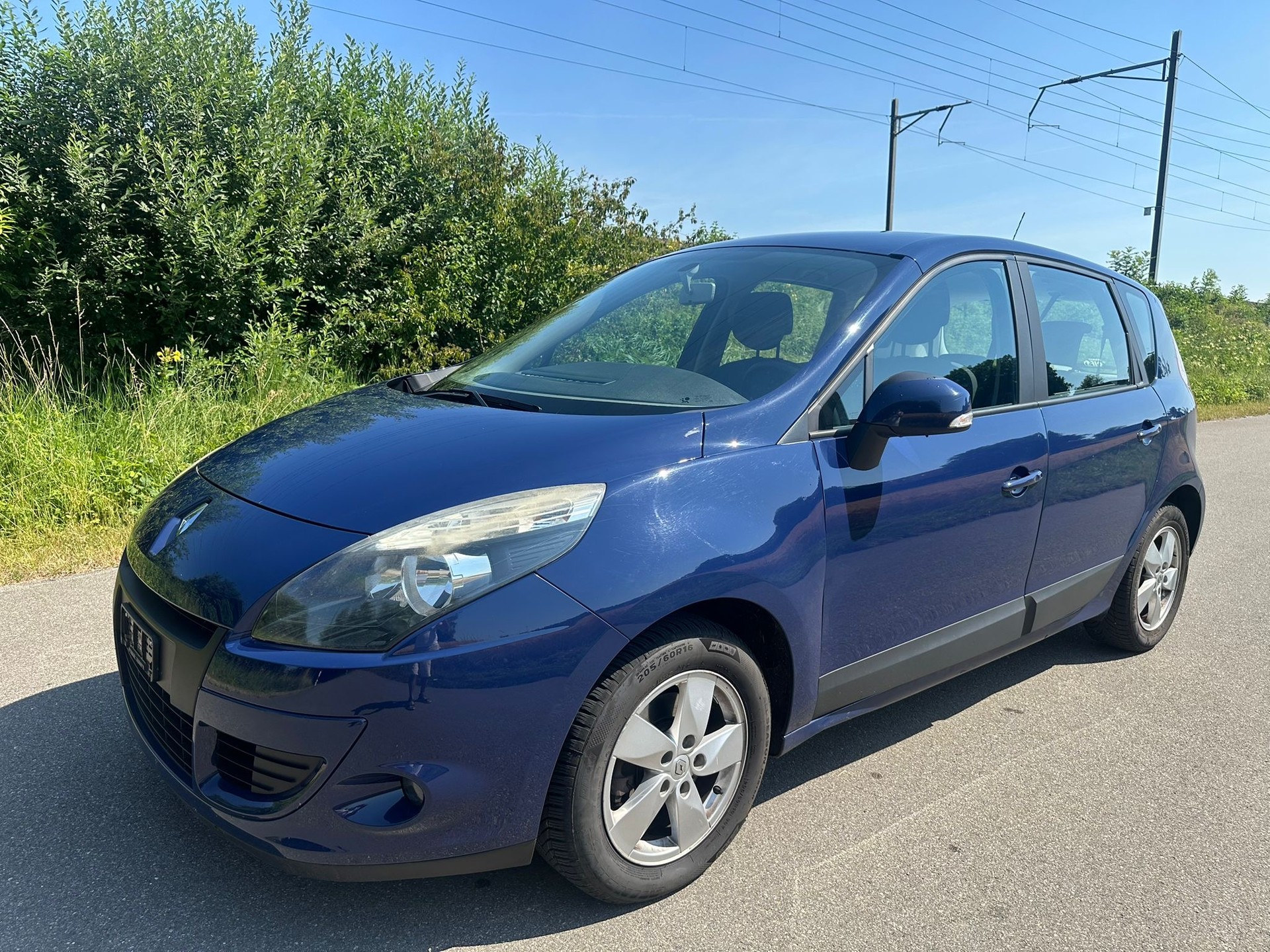 RENAULT Scénic 1.4 16V Turbo Bose-image-1