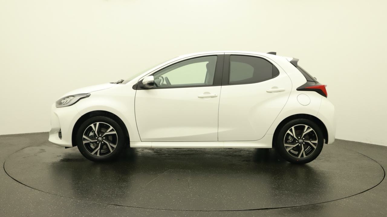 TOYOTA Yaris 1.5 Sport e-CVT-showroom-element-1