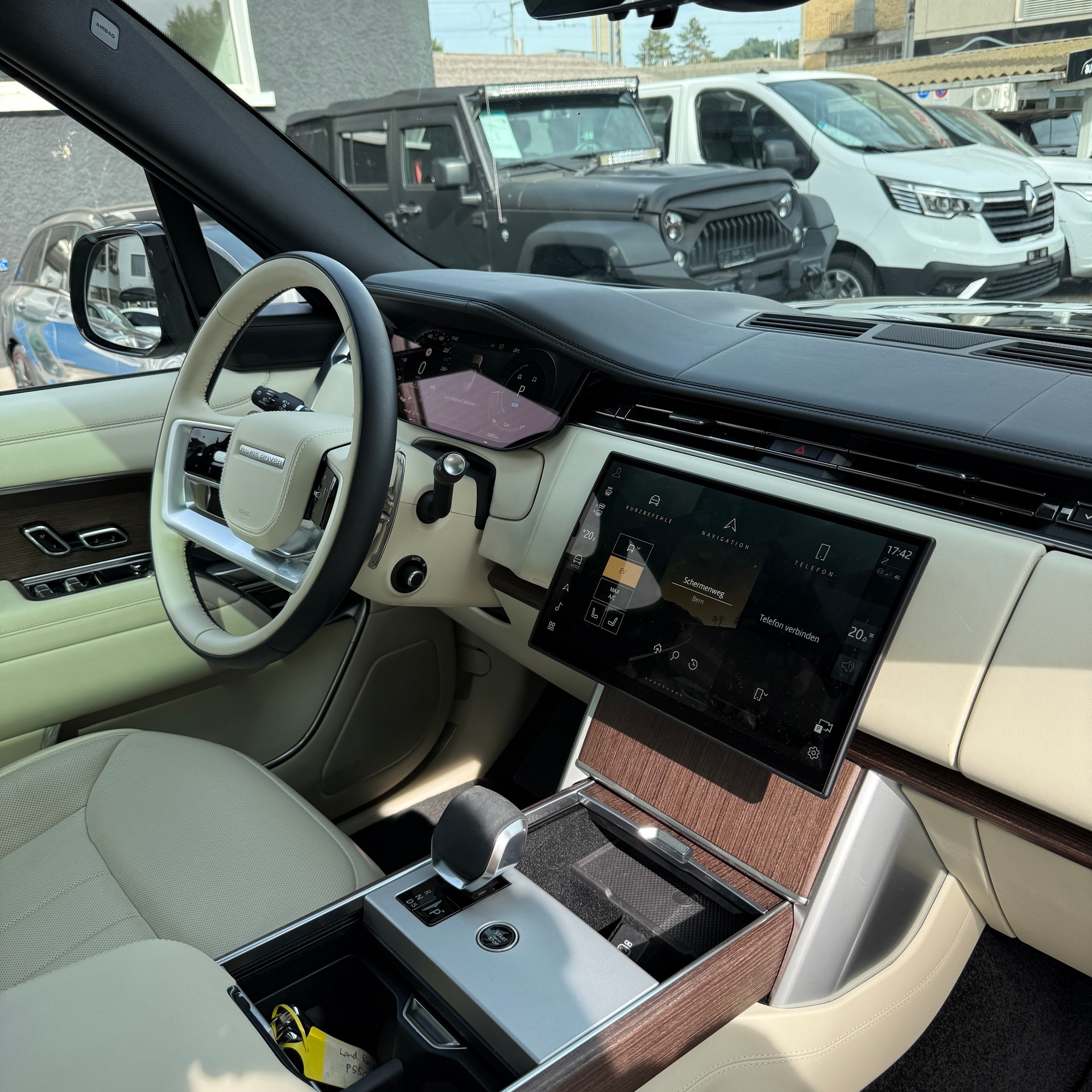 LAND ROVER Range Rover P550e Si6 PHEV HSE Automatic-image-10