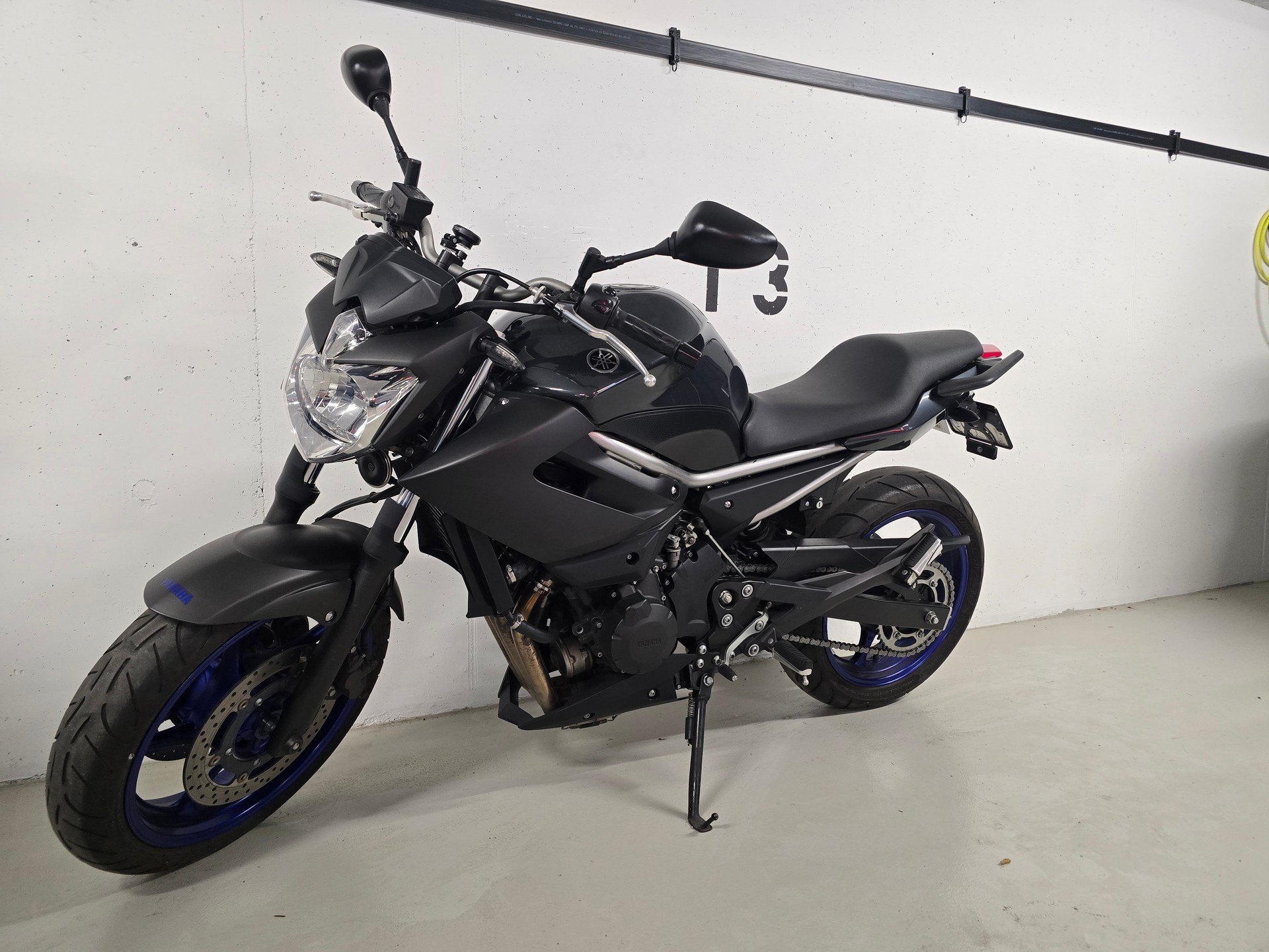 YAMAHA XJ6NA-image-0