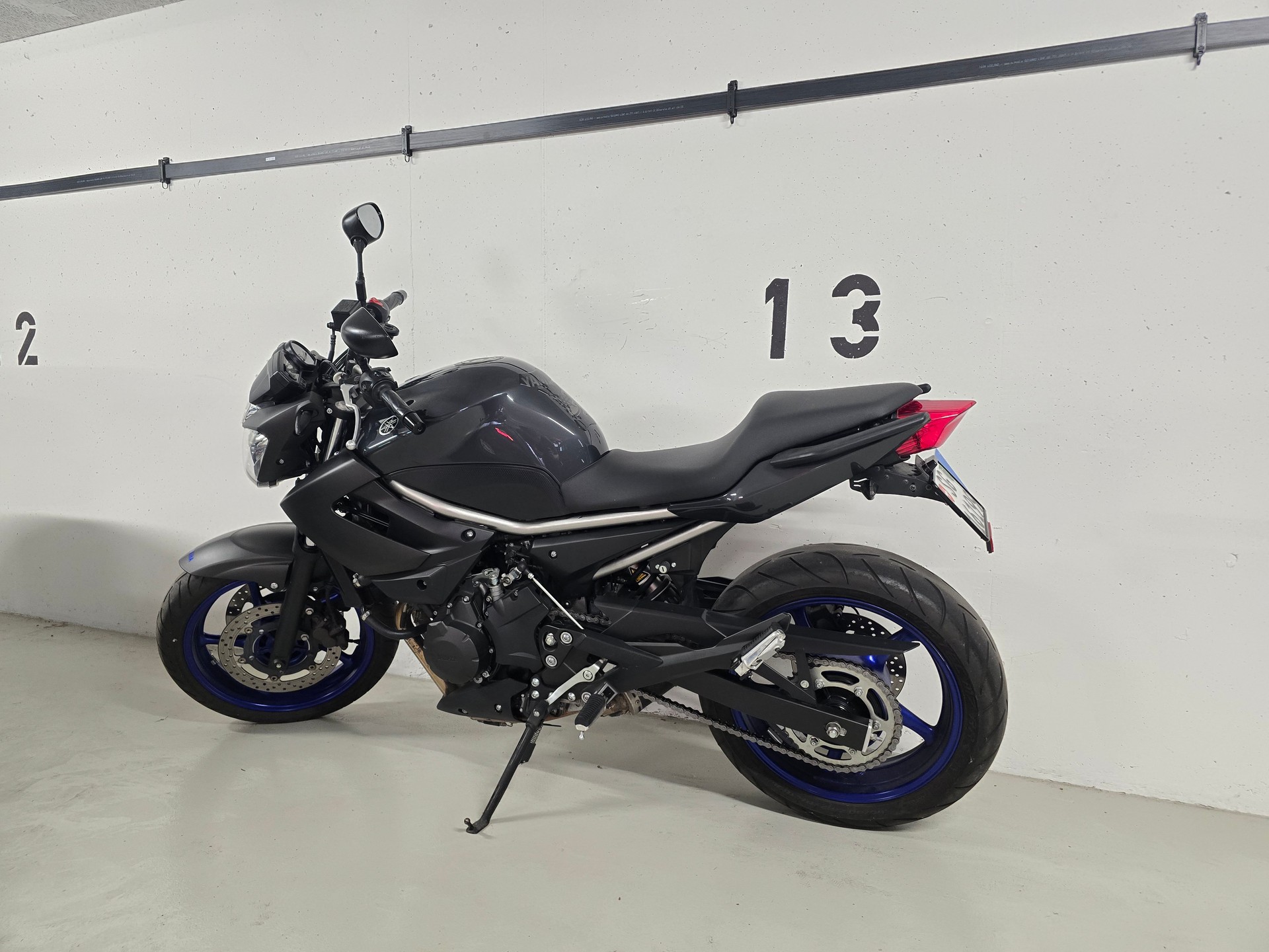 YAMAHA XJ6NA-image-1