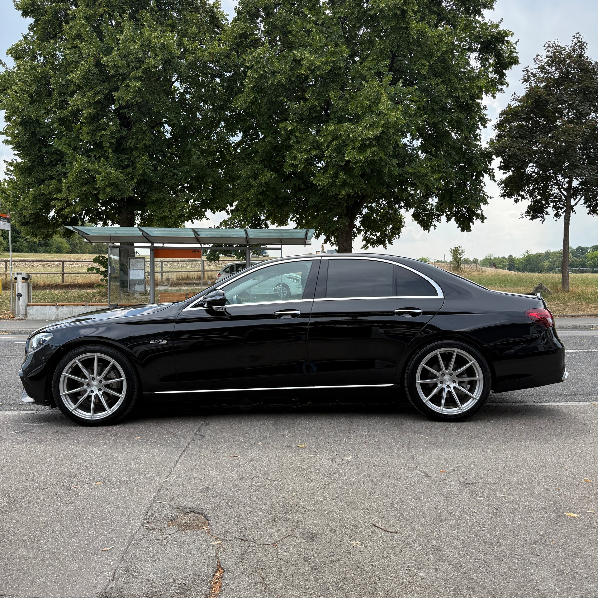 MERCEDES-BENZ E 200 AMG 63s Optik 9G-Tronic-image-3
