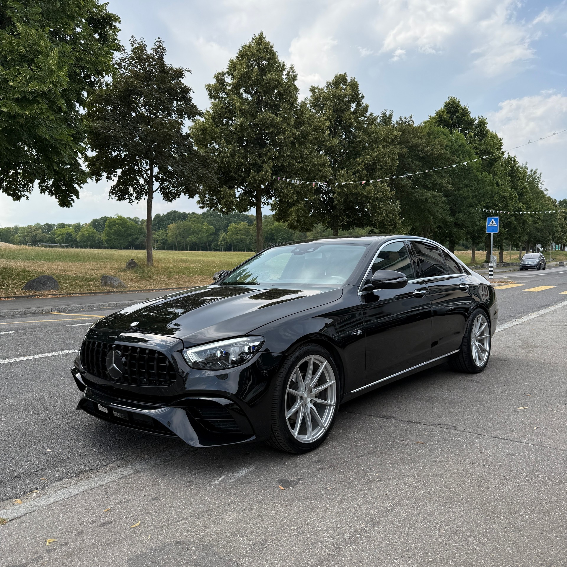 MERCEDES-BENZ E 200 AMG 63s Optik 9G-Tronic-image-2