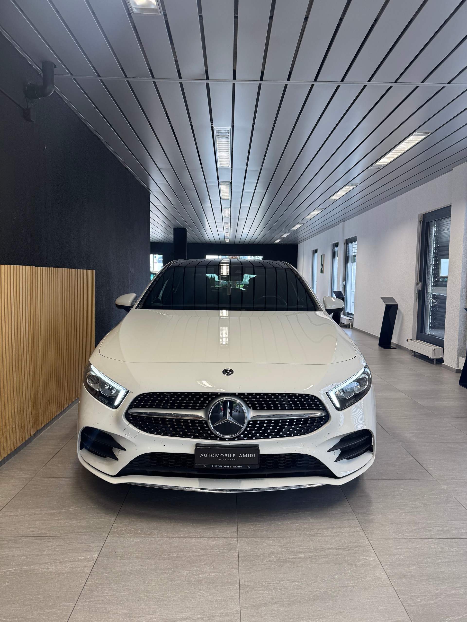 MERCEDES-BENZ A 200 AMG Line 7G-DCT-showroom-element-1