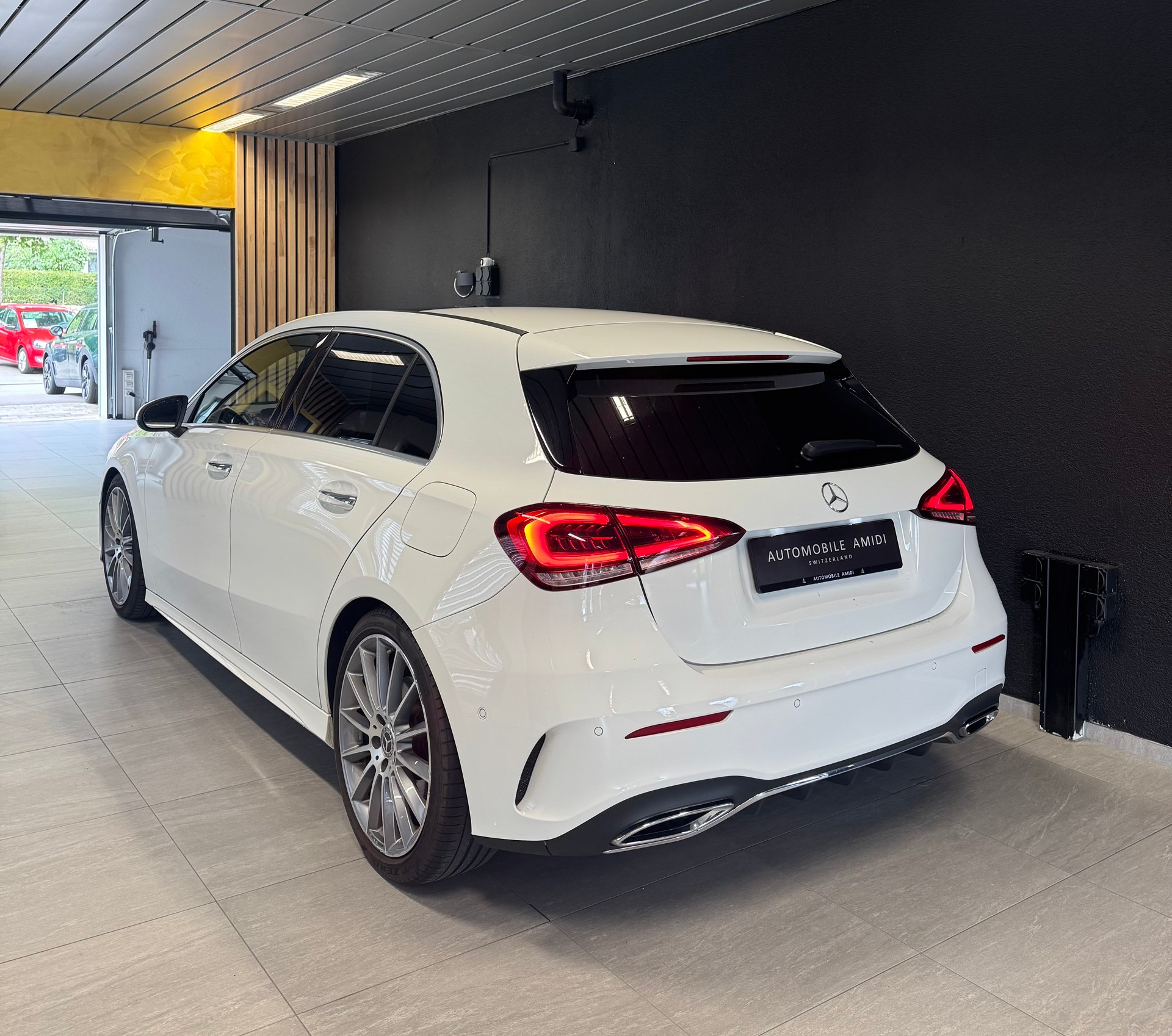 MERCEDES-BENZ A 200 AMG Line 7G-DCT-showroom-element-2
