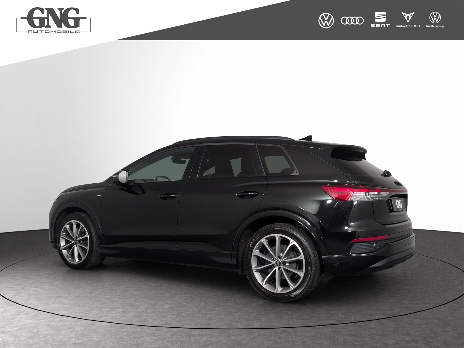 AUDI Q4 e-tron 50 quattro-showroom-element-1