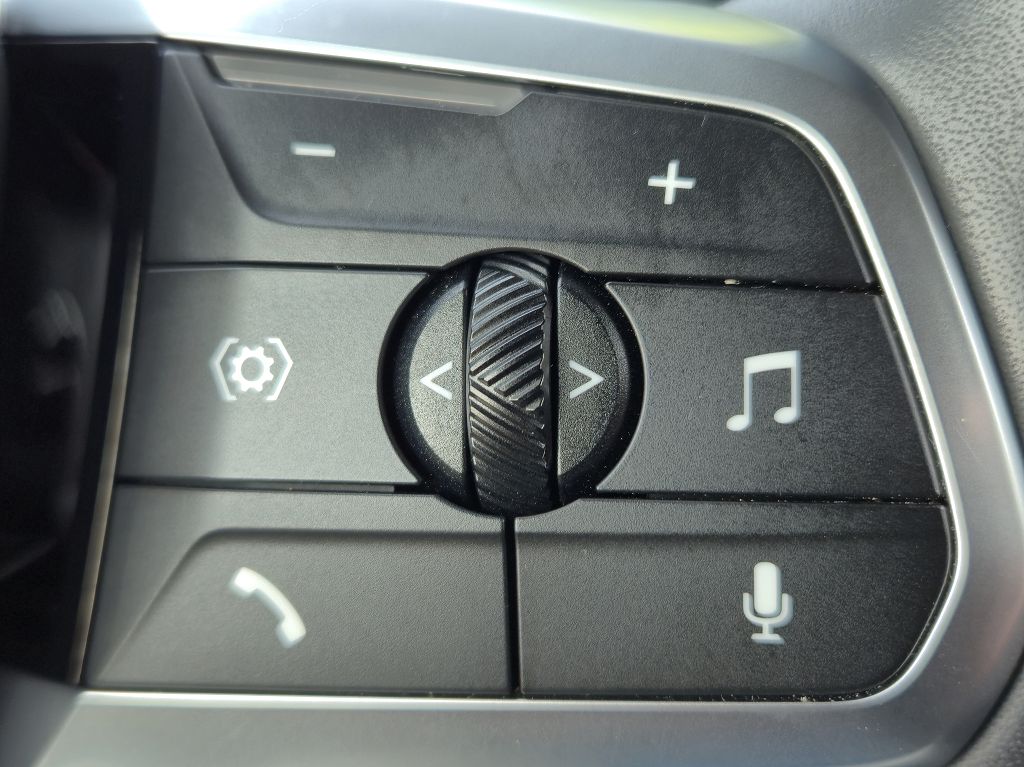 BMW 223i xDrive paddles-image-13