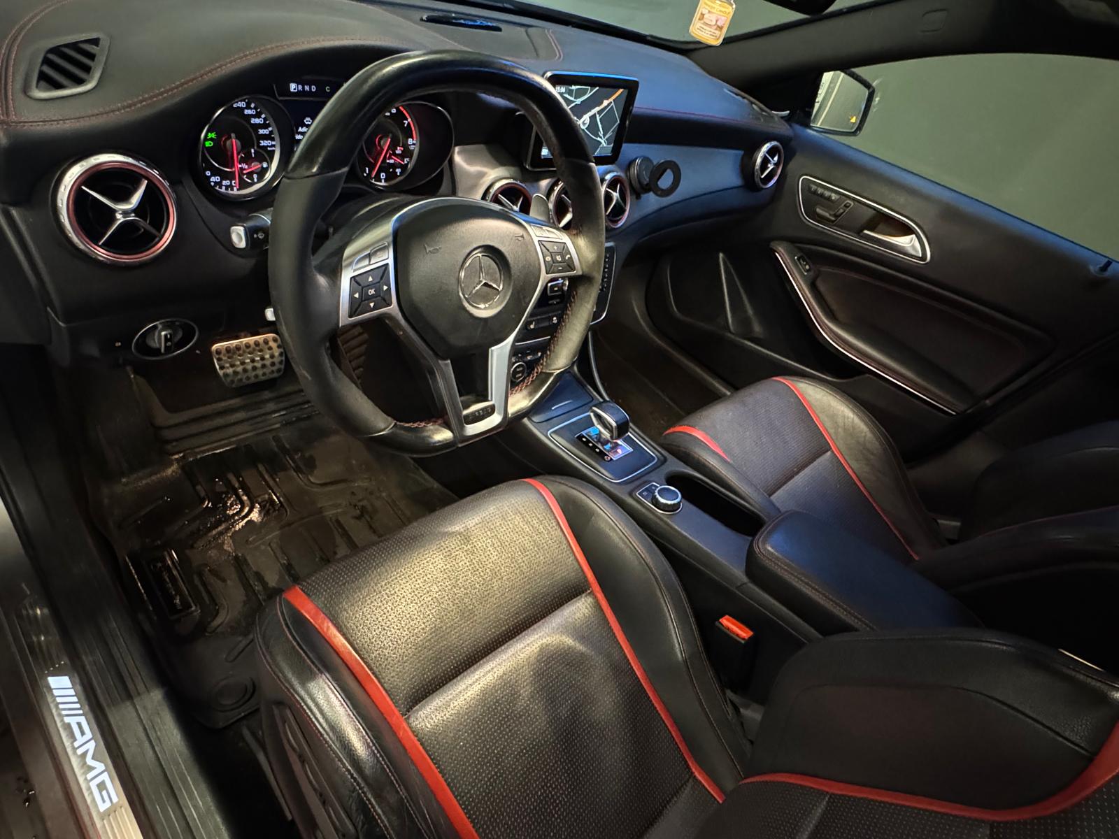 MERCEDES-BENZ GLA 45 AMG 4Matic 7G-DCT-showroom-element-1
