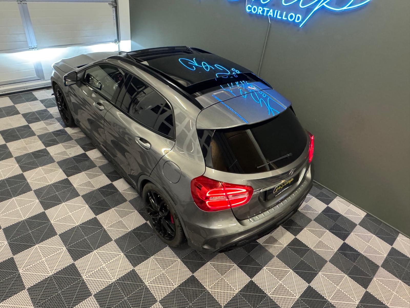MERCEDES-BENZ GLA 45 AMG 4Matic 7G-DCT-showroom-element-2