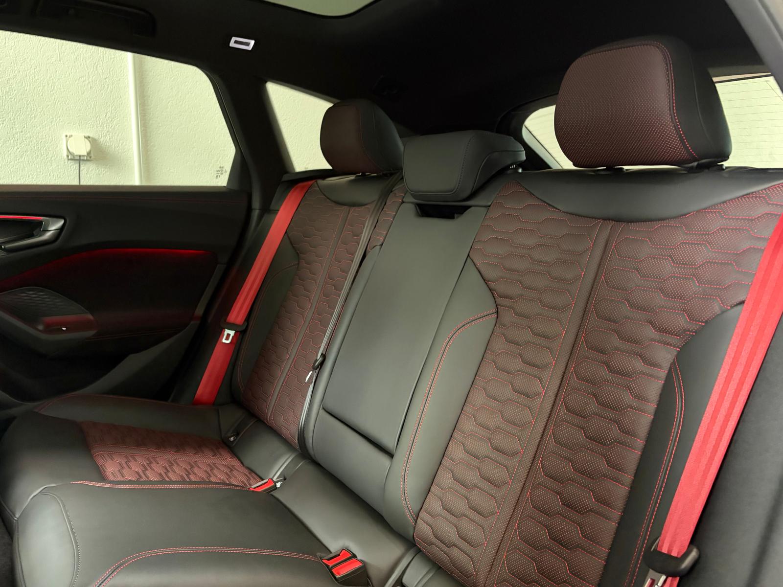AUDI RS 5 Avant TFSI 470 kW Tiptronic quattro *Pack RS *Attelage*-image-13