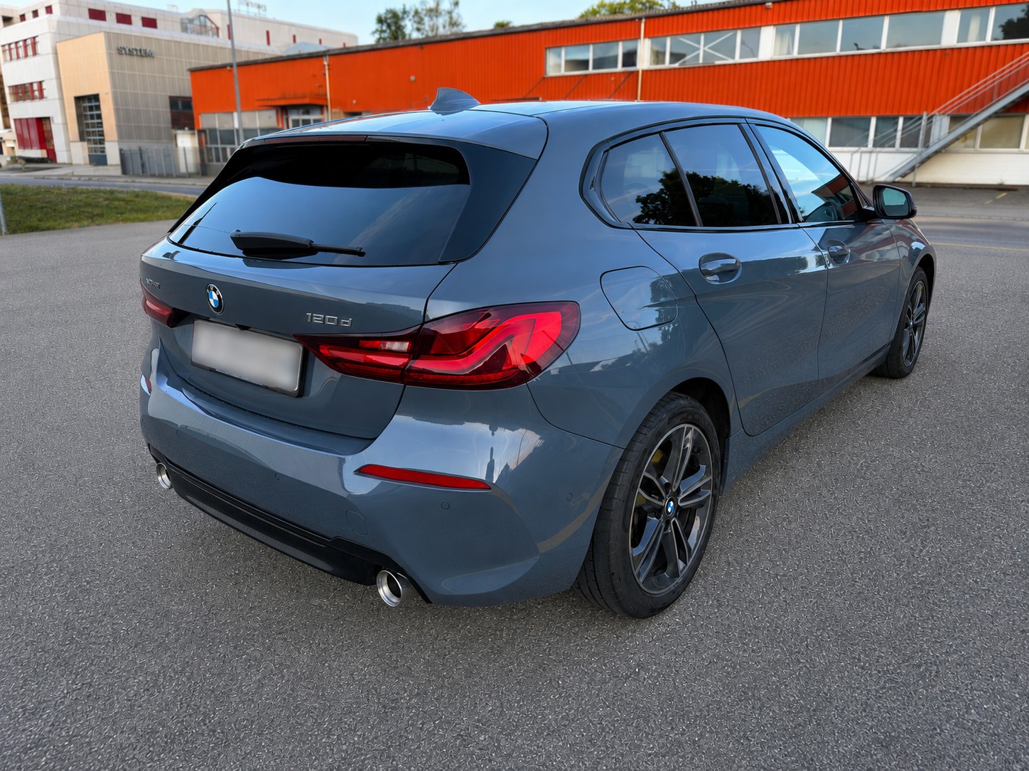 BMW 120d xDrive Sport Line-image-2