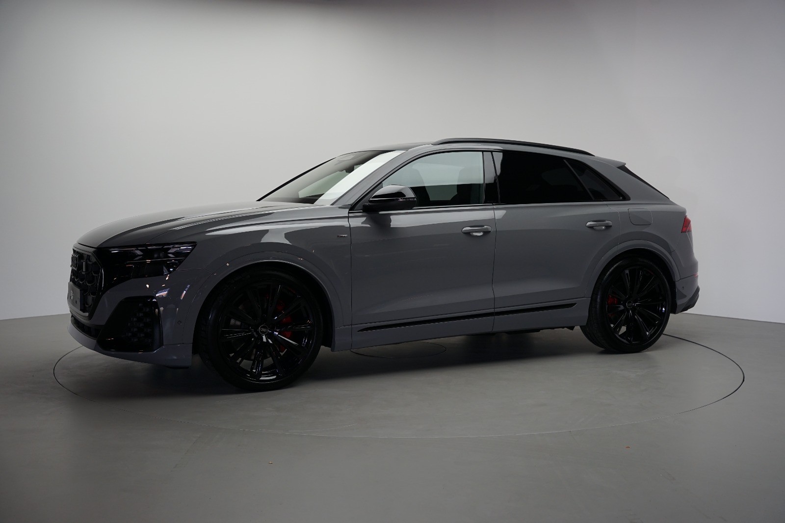 AUDI Q8 SUV TFSI e quattro 360 kW tiptronic-showroom-element-1