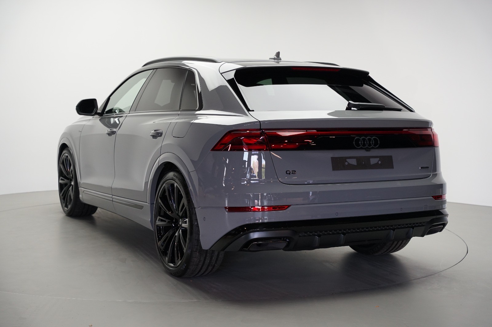 AUDI Q8 SUV TFSI e quattro 360 kW tiptronic-showroom-element-2