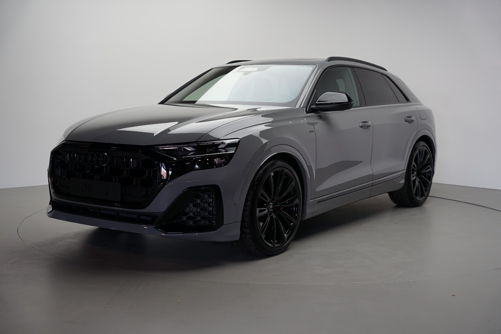 AUDI Q8 SUV TFSI e quattro 360 kW tiptronic