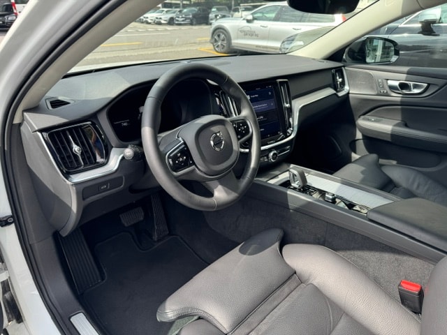 VOLVO V60 2.0 B4 Plus Dark-image-6