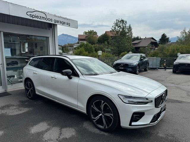 VOLVO V60 2.0 B4 Plus Dark-image-1