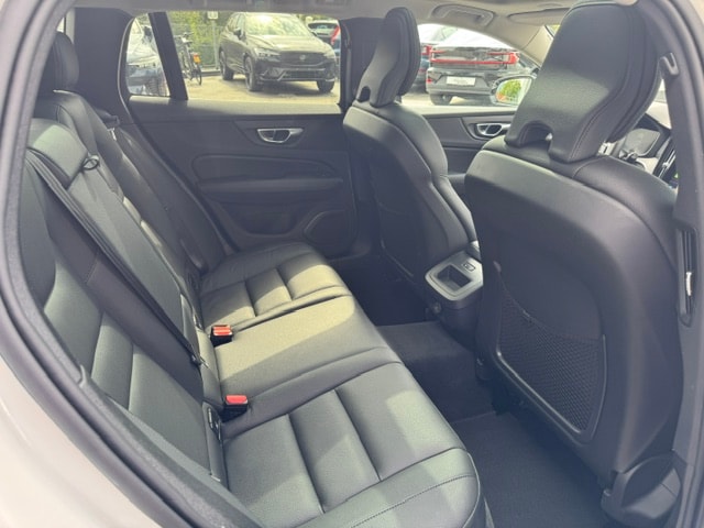 VOLVO V60 2.0 B4 Plus Dark-image-14