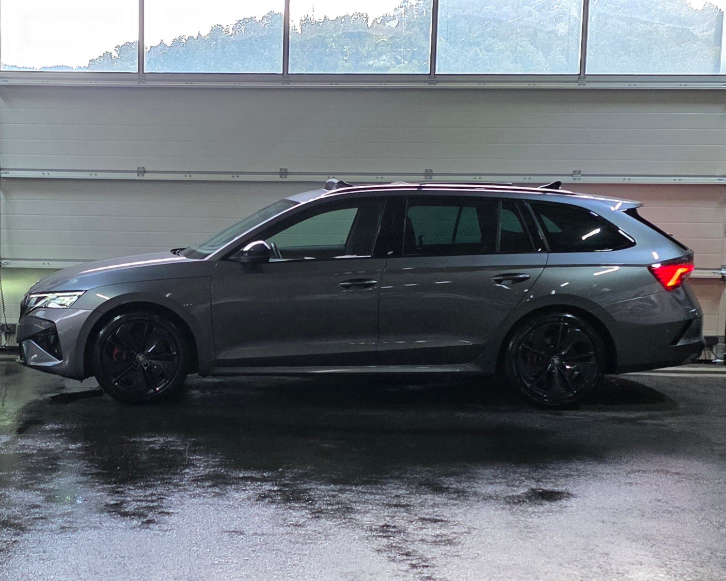SKODA Octavia Combi 2.0 TSI DSG RS-showroom-element-1