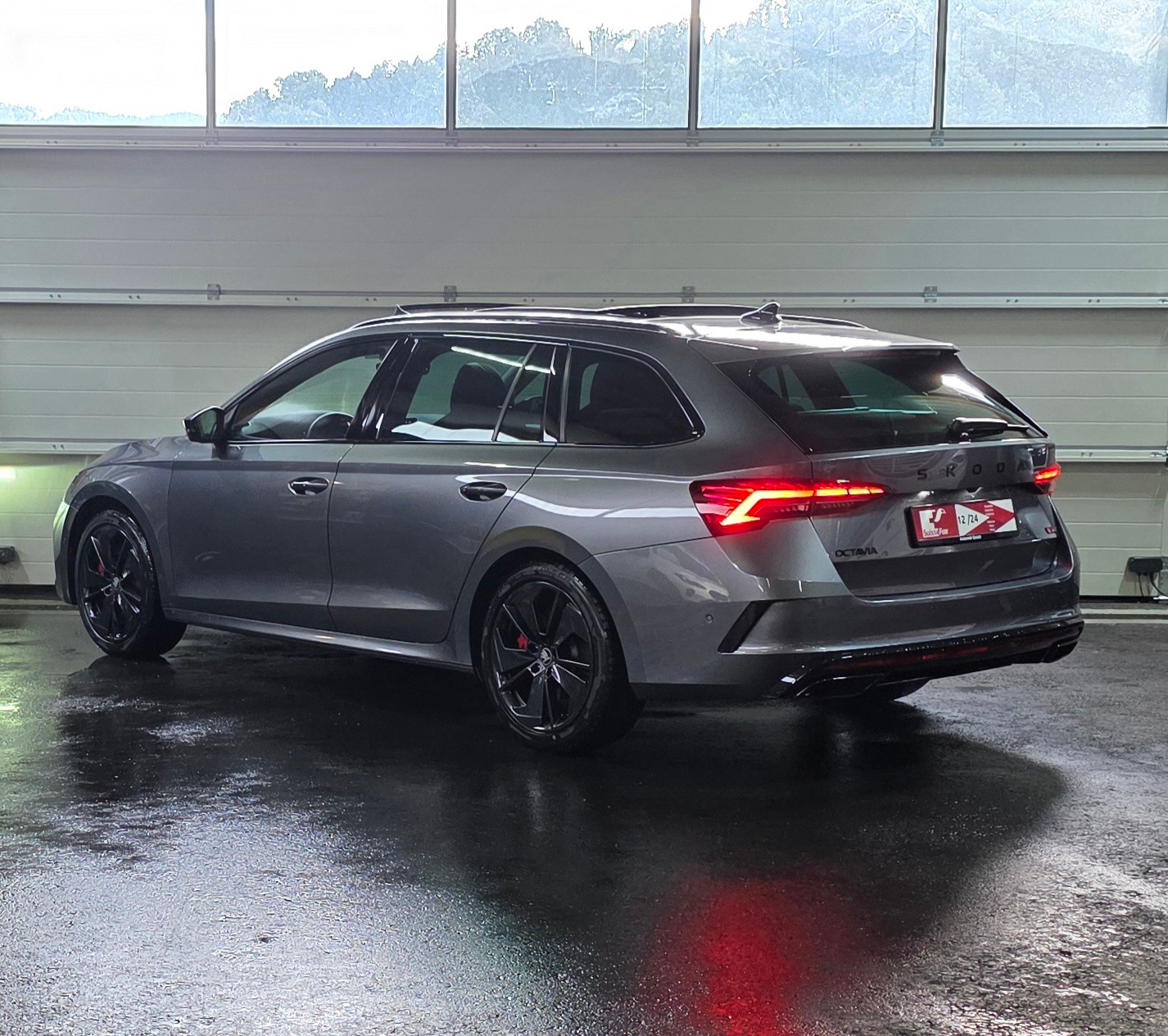 SKODA Octavia Combi 2.0 TSI DSG RS-showroom-element-2
