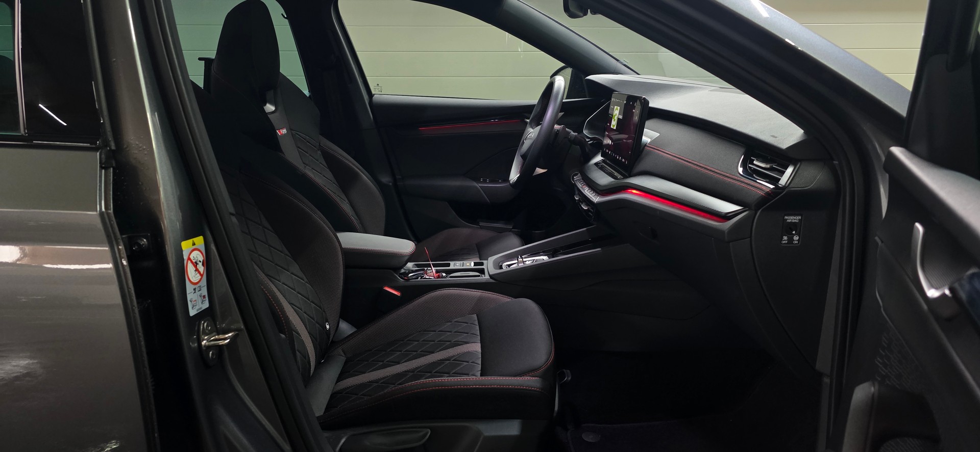 SKODA Octavia Combi 2.0 TSI DSG RS-image-25