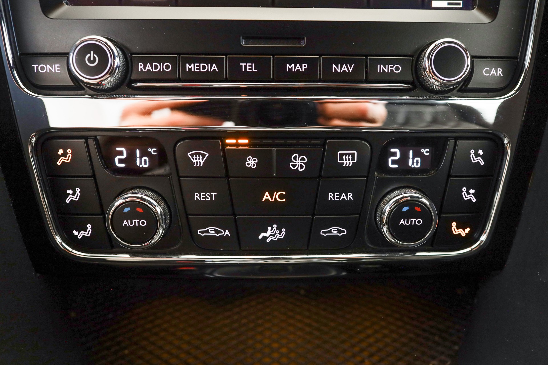 BENTLEY Continental GTC 4.0 V8 * ACC *-image-11