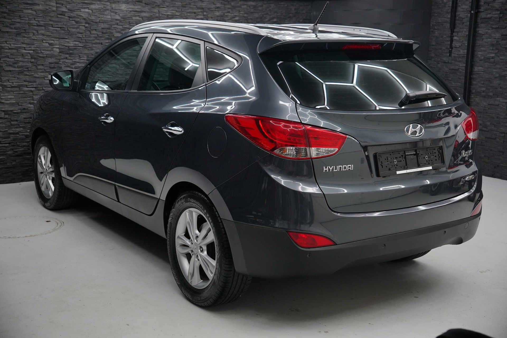 HYUNDAI iX 35 2.0 Style 4WD Automatic-showroom-element-3