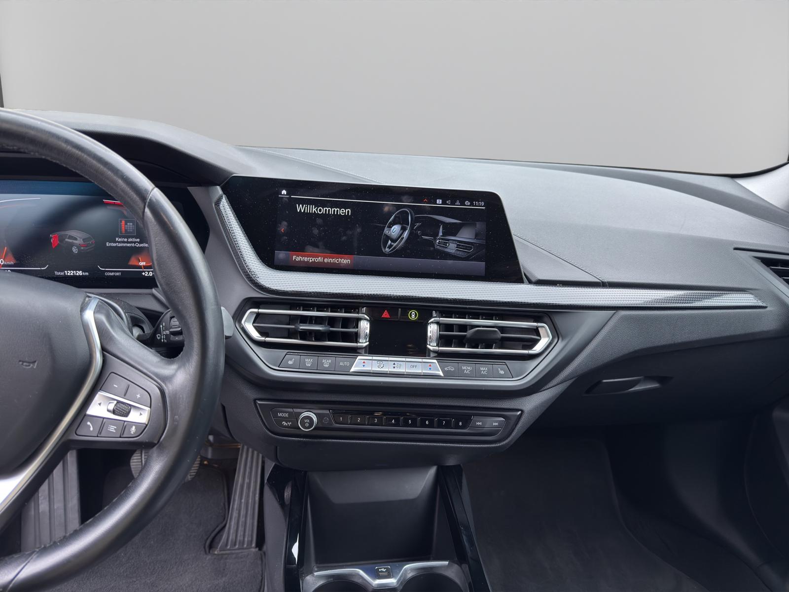BMW 118i-image-6