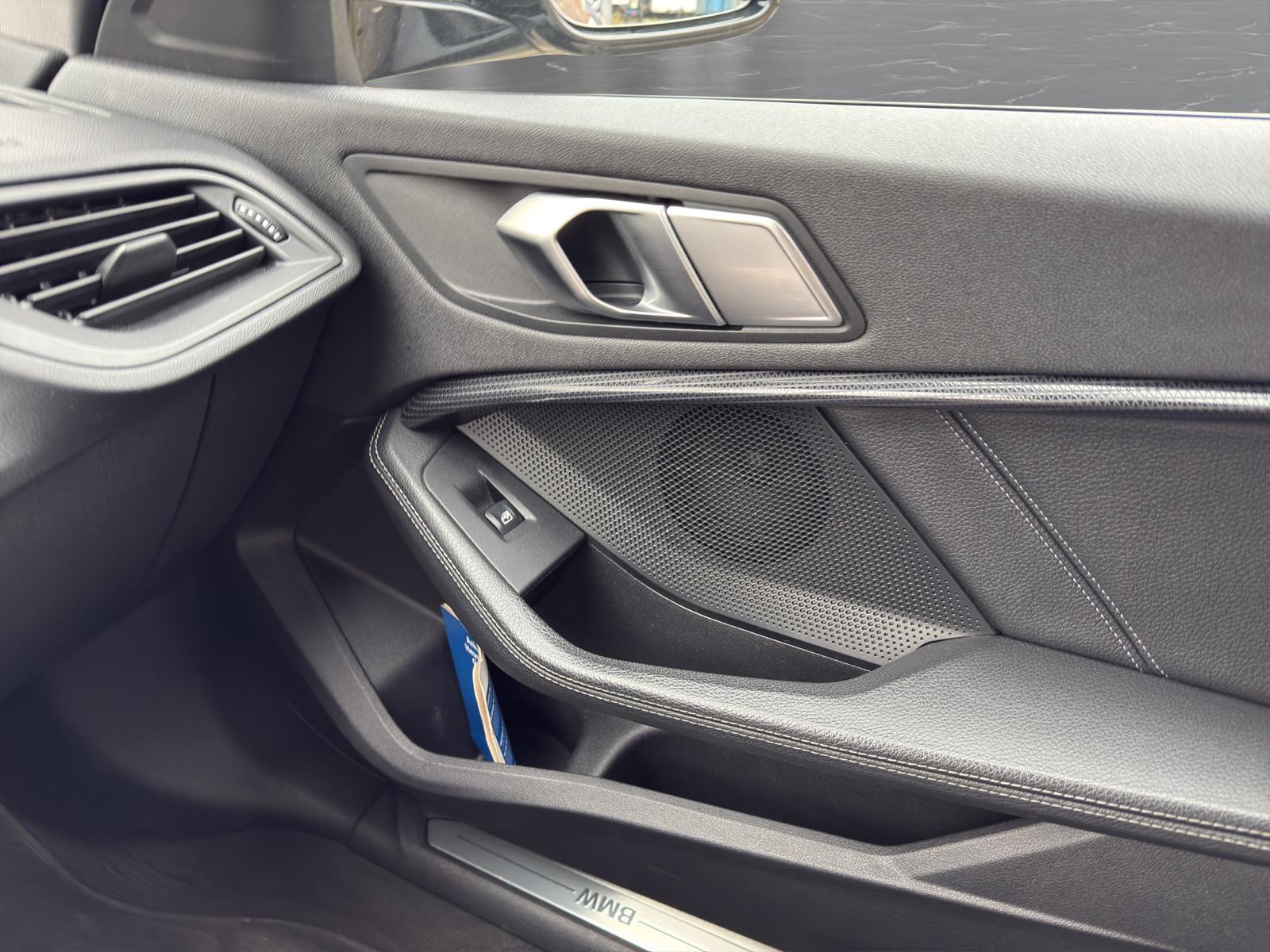 BMW 118i-image-12