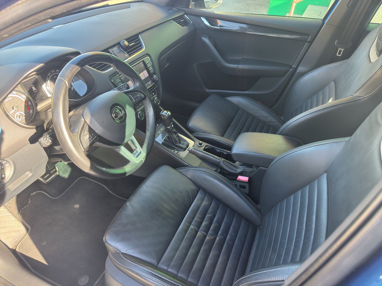 SKODA Octavia Combi 2.0 TSI RS DSG-image-6