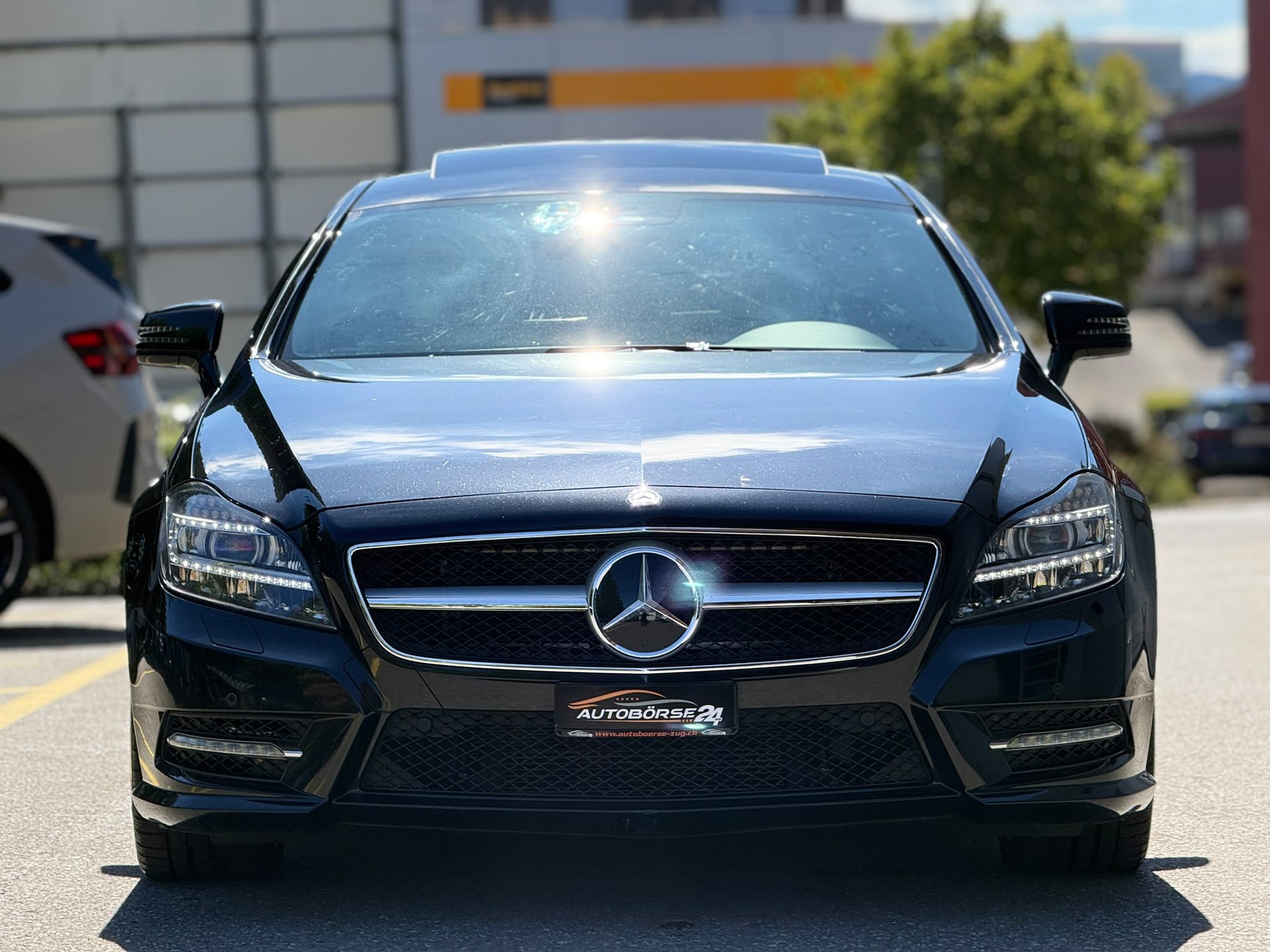 MERCEDES-BENZ CLS 500 V8 4matic Shooting Brake-showroom-element-2