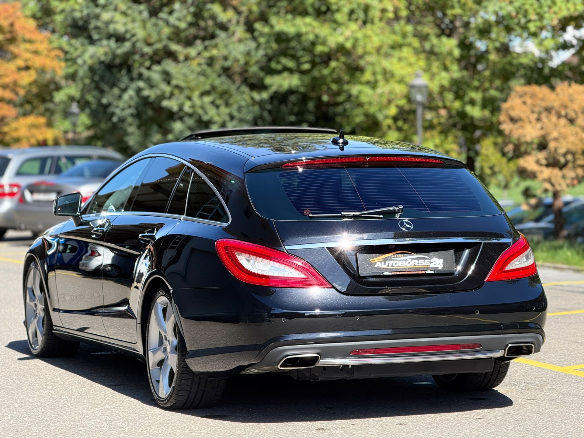MERCEDES-BENZ CLS 500 V8 4matic Shooting Brake-showroom-element-3