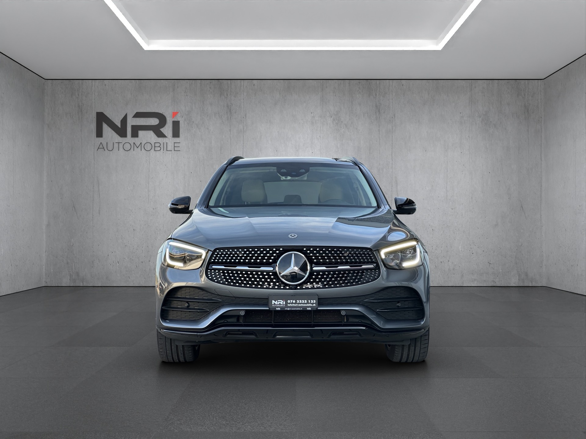 MERCEDES-BENZ GLC 300 d AMG Line 4m-showroom-element-1