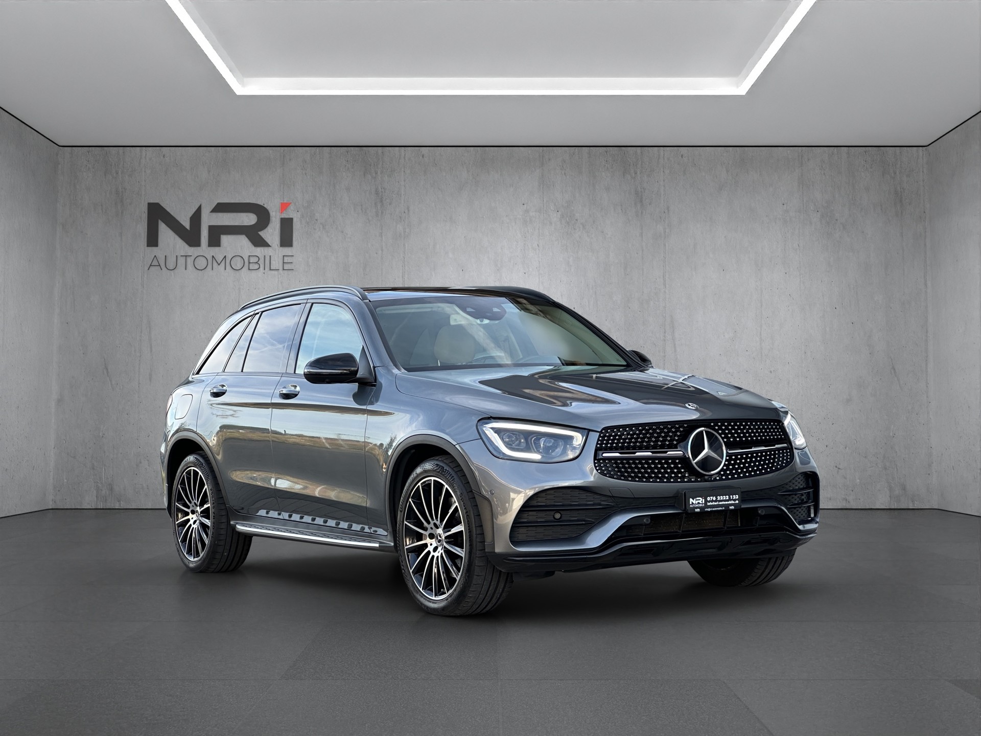 MERCEDES-BENZ GLC 300 d AMG Line 4m-showroom-element-2