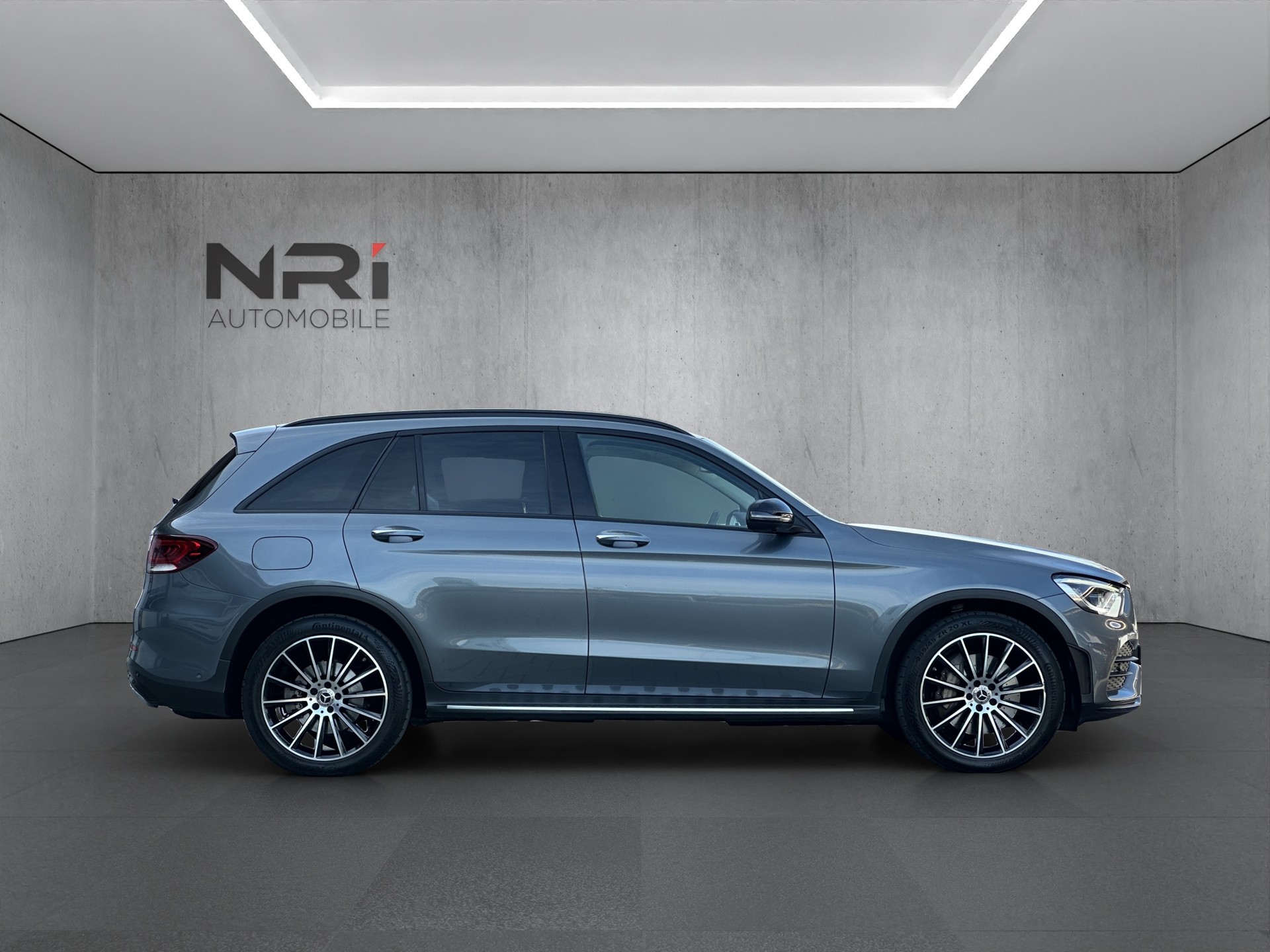 MERCEDES-BENZ GLC 300 d AMG Line 4m-showroom-element-3